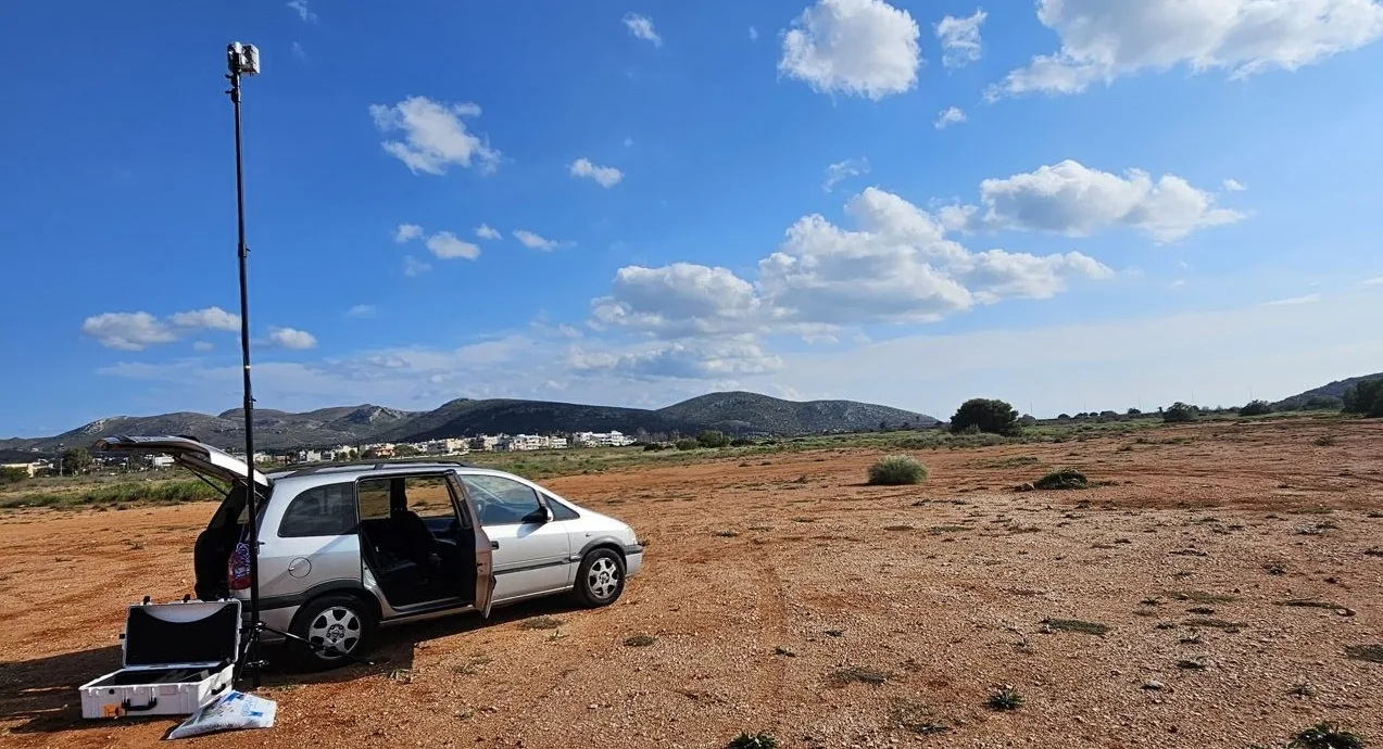 Standalone 5G SBBD on a 4.5 m light stand, SBBP on battery — Anavysos salt flat.